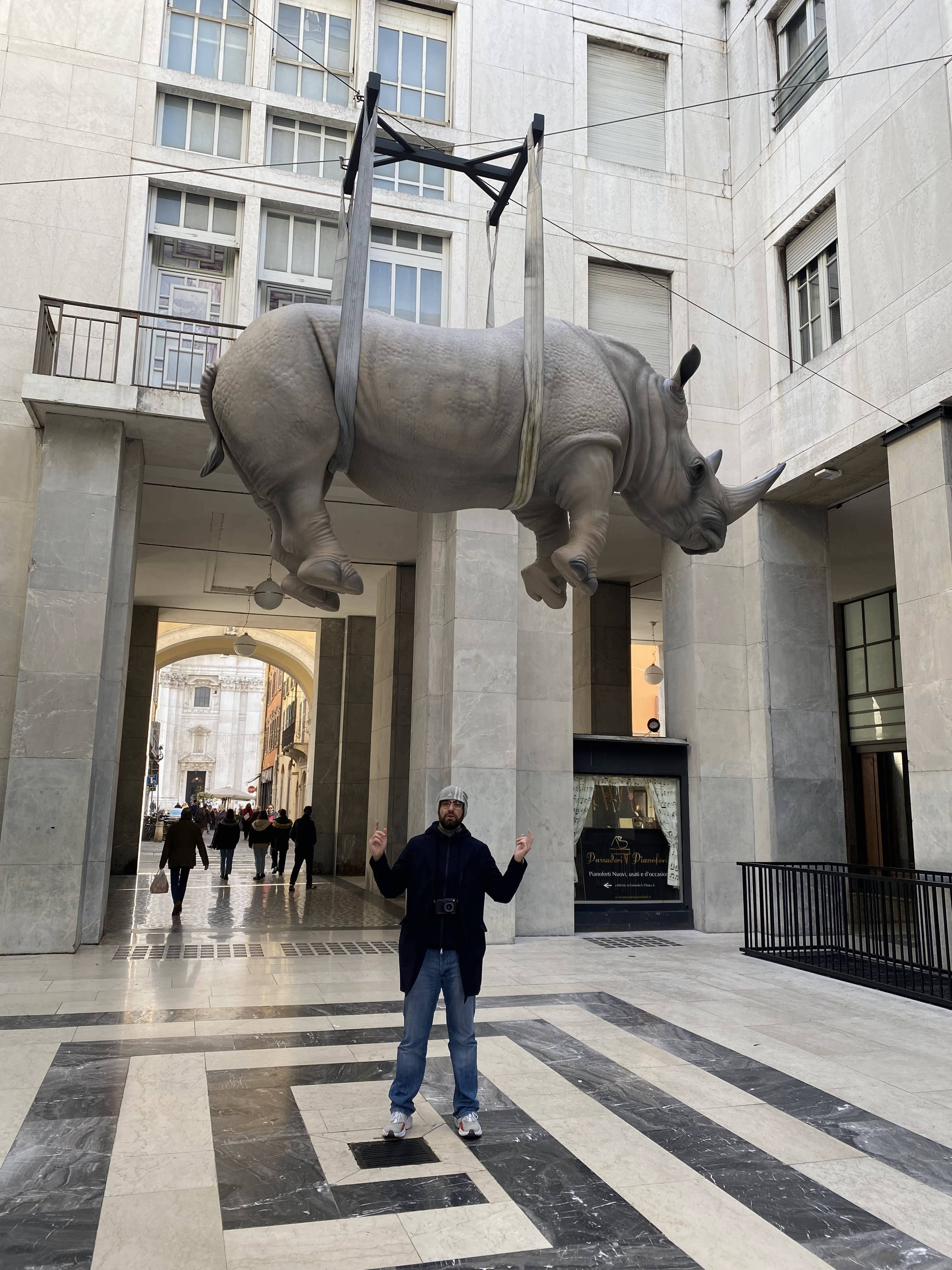 Foto sotto il rinoceronte di Brescia